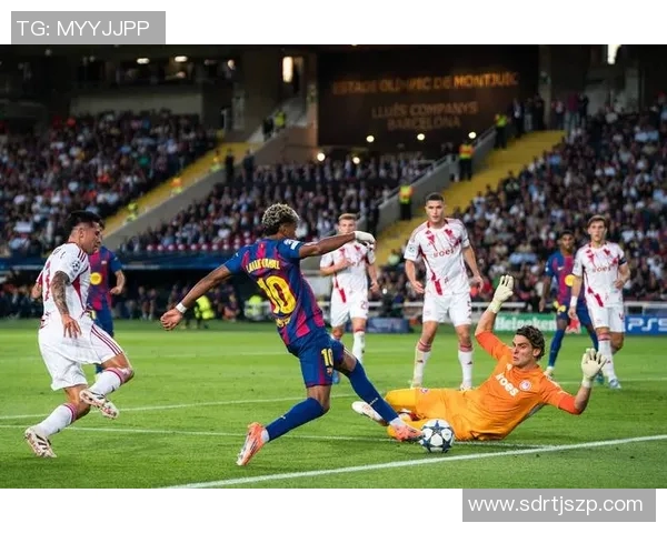 个子较高的足球明星如何在赛场上展现独特优势与风采